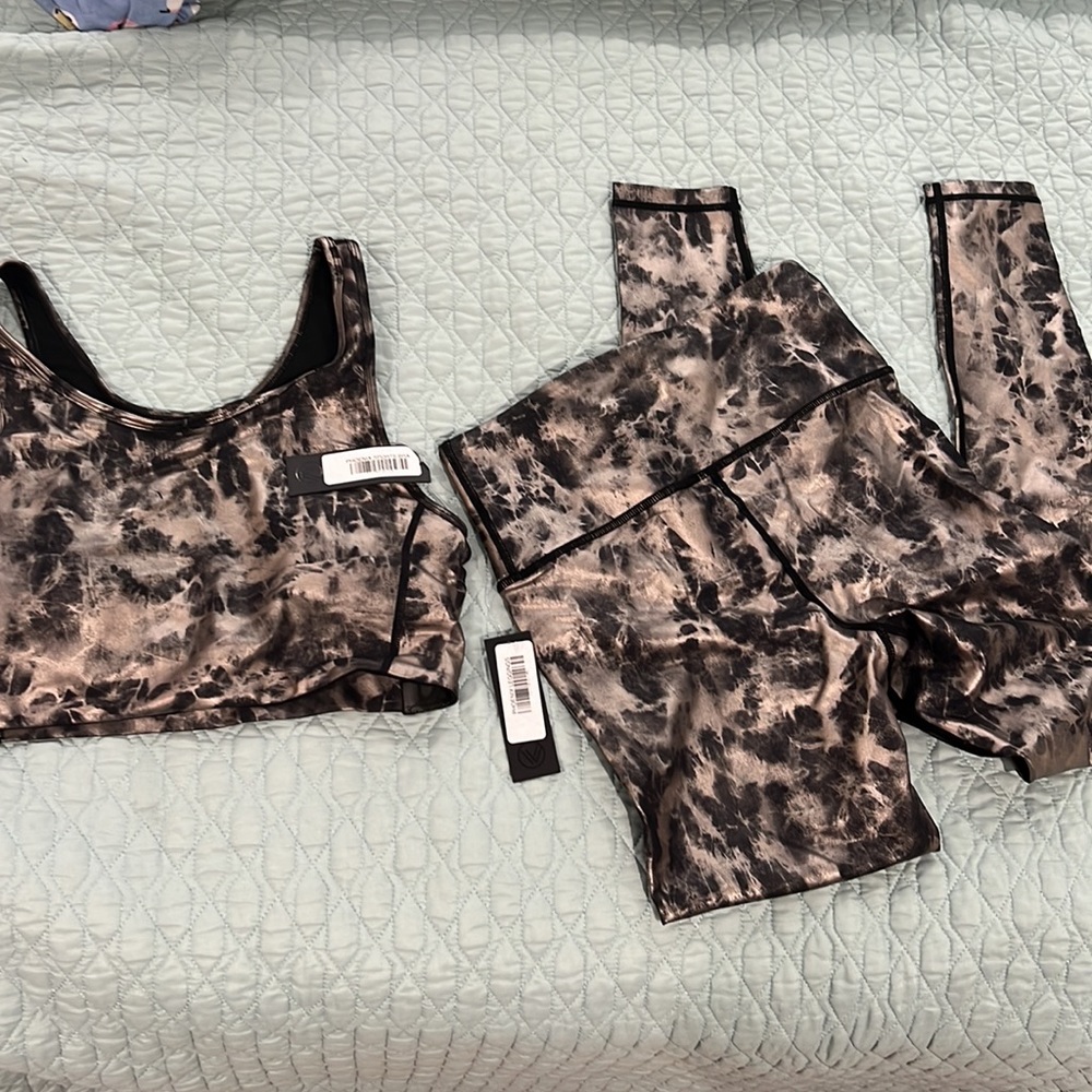 workout set! Brand new. Runs a little small. https://www.savvi.com/jessicagrogan